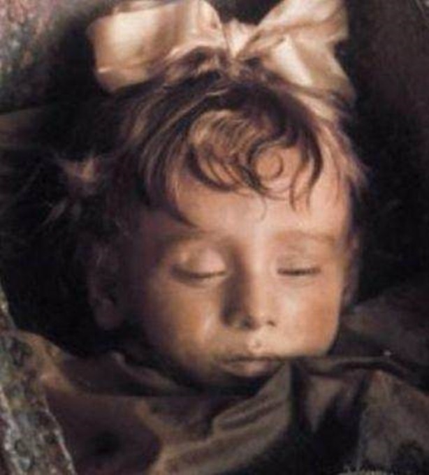 Foto - 300 yıllık ceset 1 saatte çürüdü