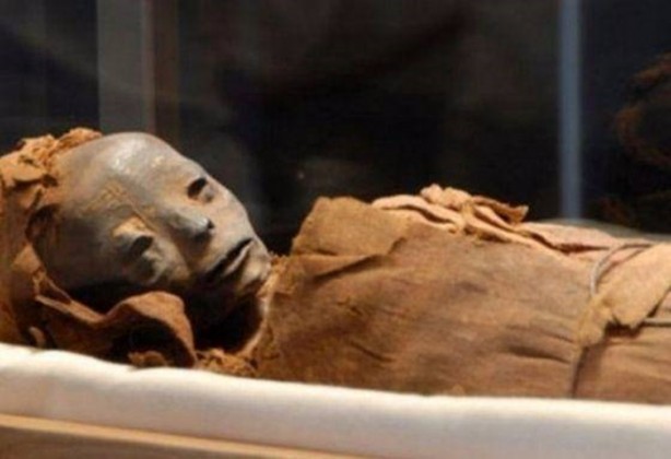 Foto - 300 yıllık ceset 1 saatte çürüdü