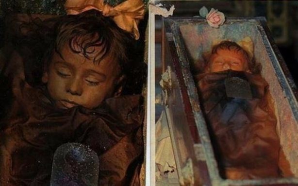 Foto - 300 yıllık ceset 1 saatte çürüdü