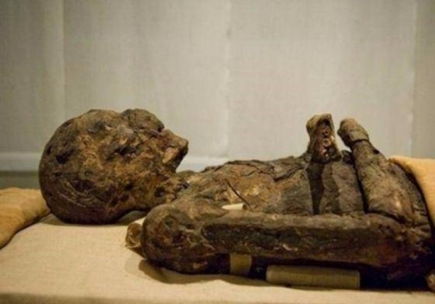 Foto - 300 yıllık ceset 1 saatte çürüdü