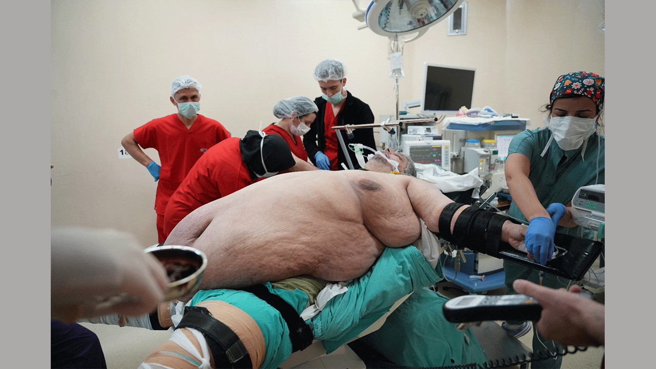 Foto - 310 kiloluk hasta, sedyede geldi yürüyerek çıktı