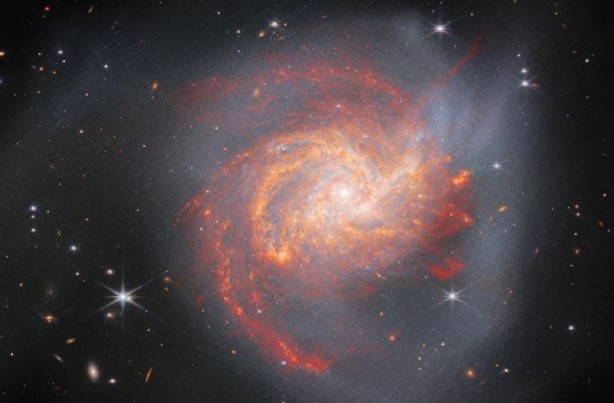 Foto - 326 milyon ışık yılı uzaklıkta heyecanlandıran keşif