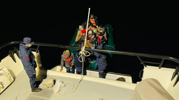 Foto - 33 düzensiz göçmen kurtarıldı