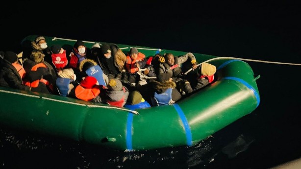 Foto - 33 düzensiz göçmen kurtarıldı