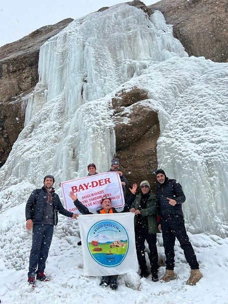 Foto - 33 metrelik şelale dondu