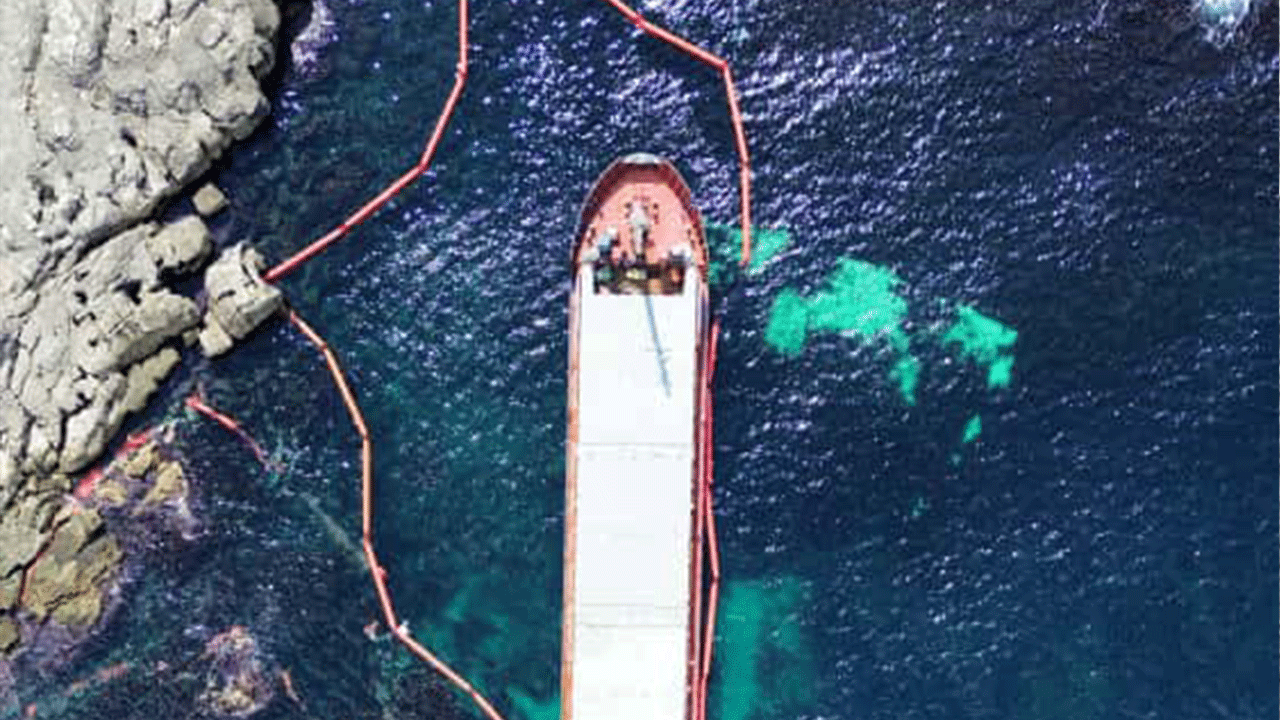 Foto - 35 metreküp yakıt denize sızmadan tahliye edildi! Karadeniz’de nefes kesen operasyon 