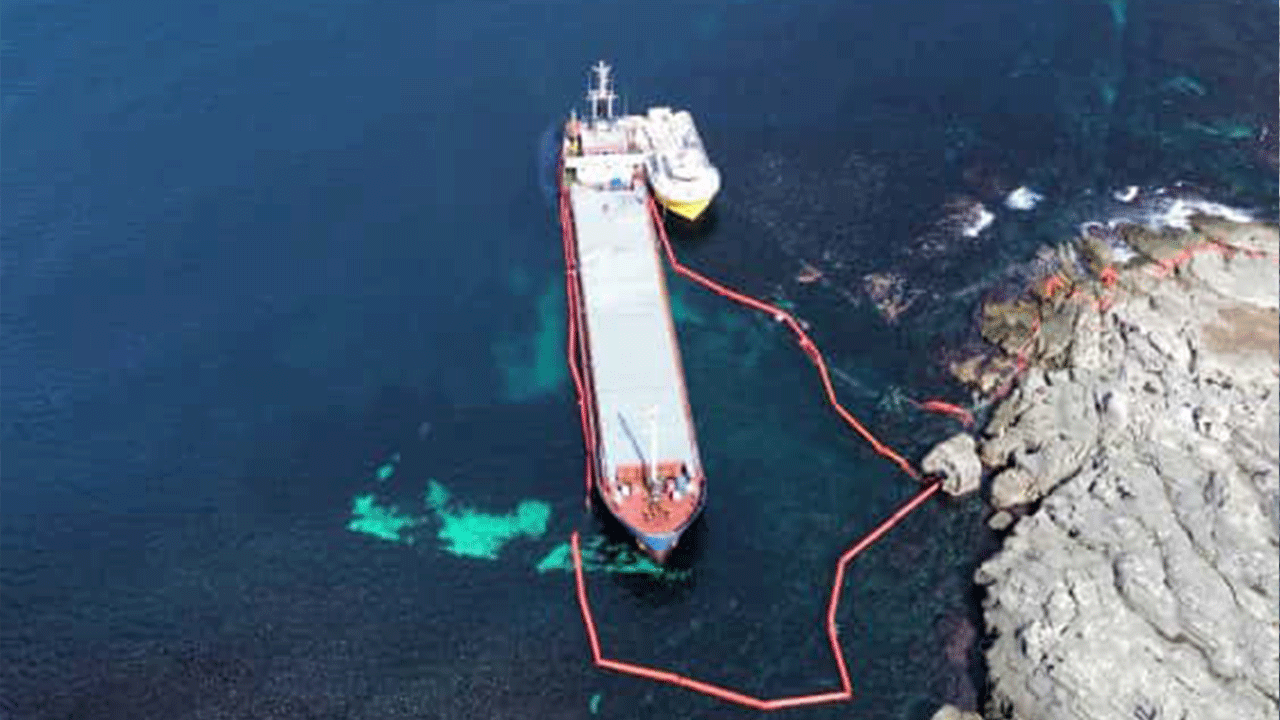 Foto - 35 metreküp yakıt denize sızmadan tahliye edildi! Karadeniz’de nefes kesen operasyon 