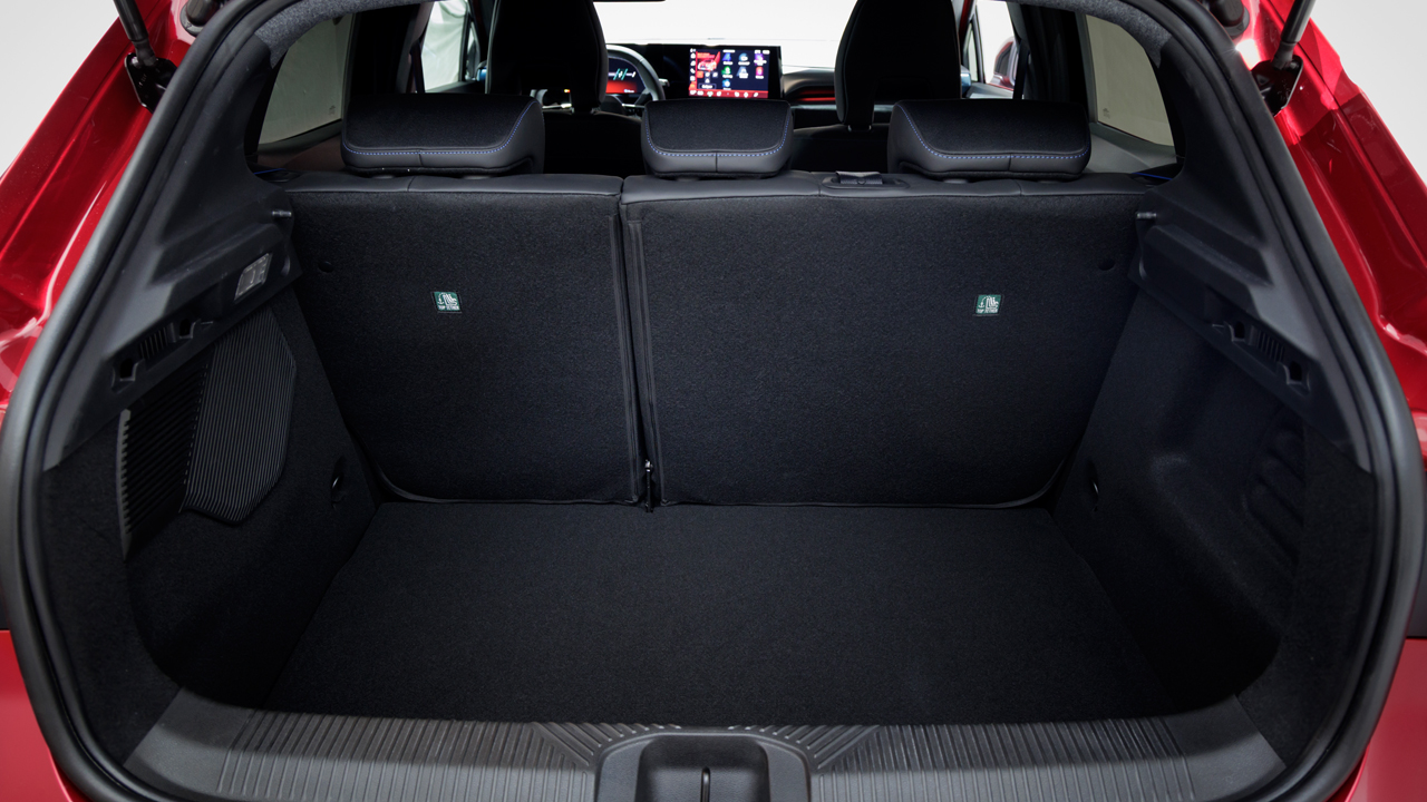 Foto - 35 yıllık efsanenin yeni yüzü! Clio yenilendi, Türkiye gücünü gösterdi! Bursa’dan dünya sahnesine