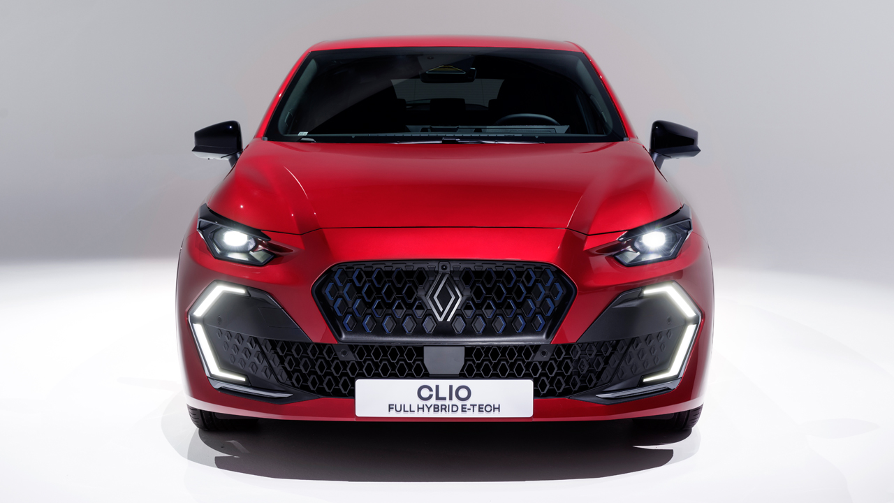 35 yıllık efsanenin yeni yüzü! Clio yenilendi, Türkiye gücünü gösterdi! Bursa’dan dünya sahnesine