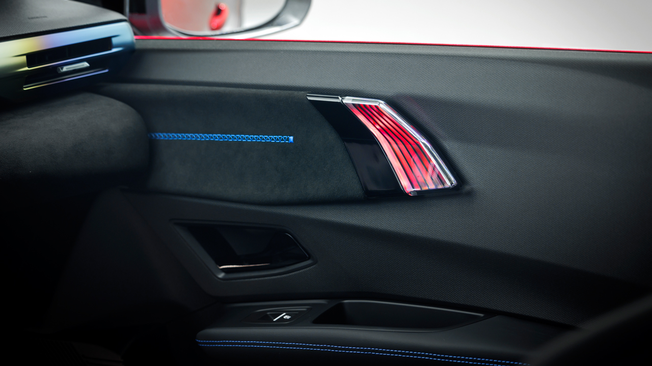 Foto - 35 yıllık efsanenin yeni yüzü! Clio yenilendi, Türkiye gücünü gösterdi! Bursa’dan dünya sahnesine