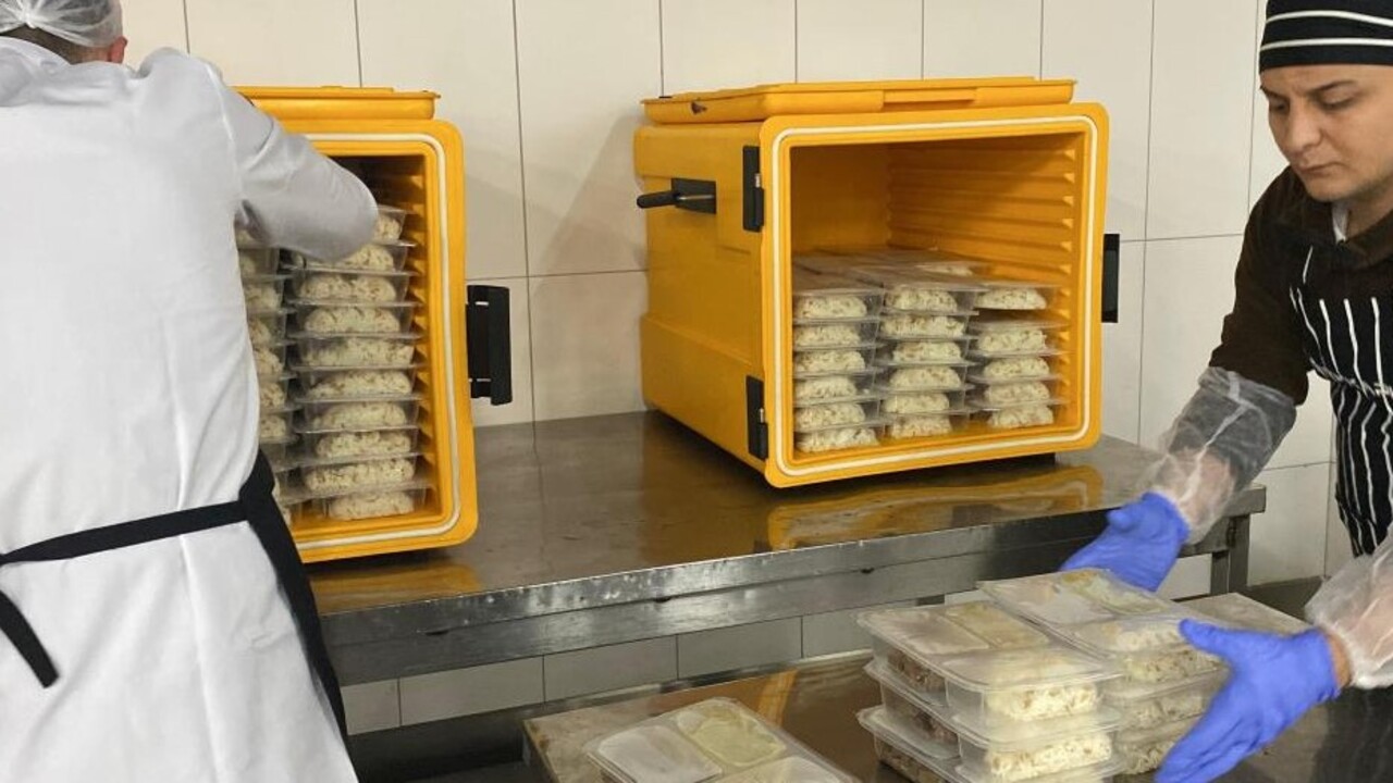 Foto - 370 gram ramazan pidesi 20 TL’den satılıyor! AK Partili belediyeden iftar sofralarına destek