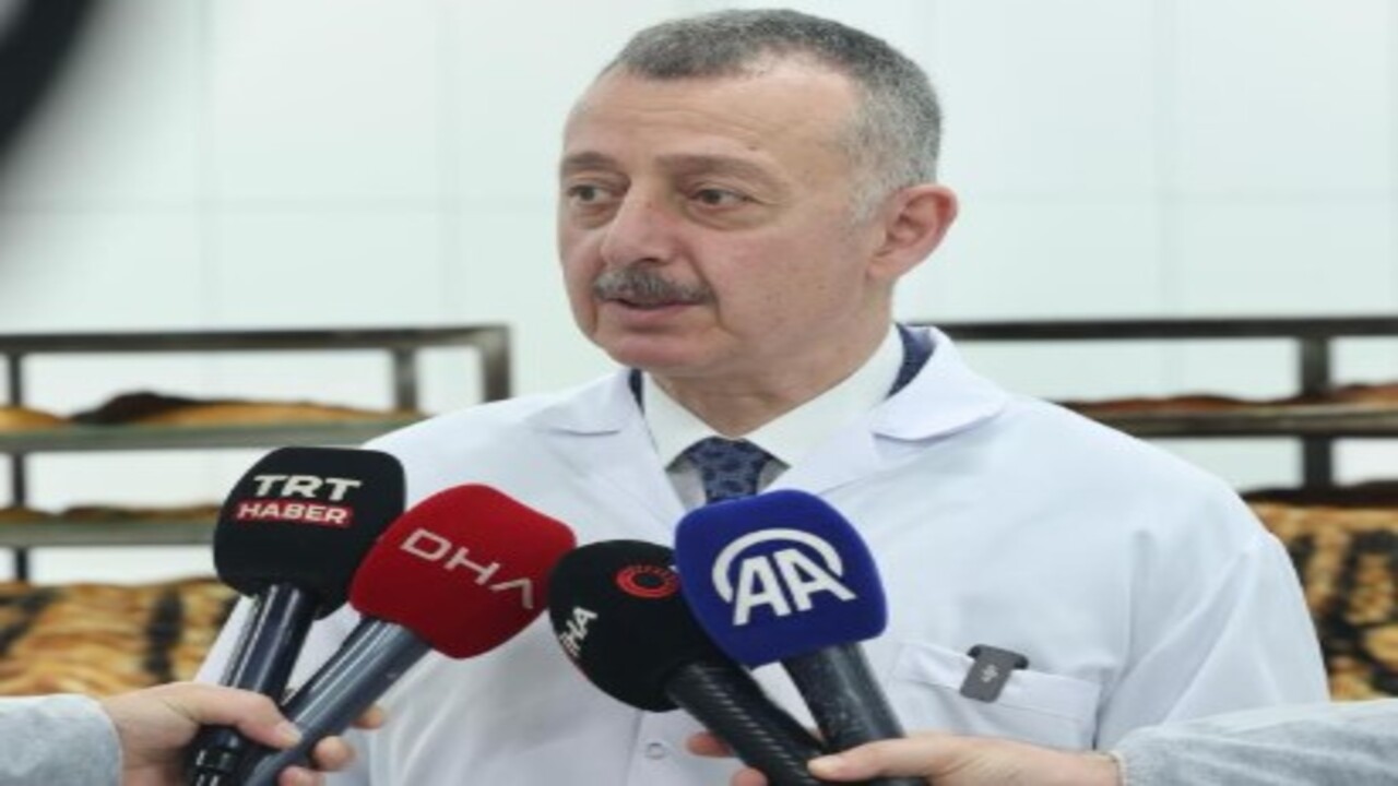 Foto - 370 gram ramazan pidesi 20 TL’den satılıyor! AK Partili belediyeden iftar sofralarına destek