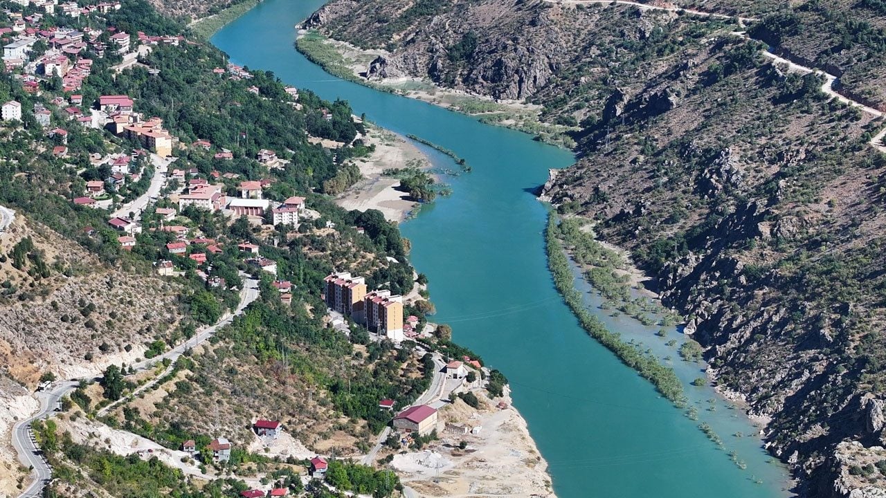 38 tünelli Taş Yol’dan 600 metrelik Karanlık Kanyon’a! Medeniyetin izlerini taşıyan şehir: Erzincan