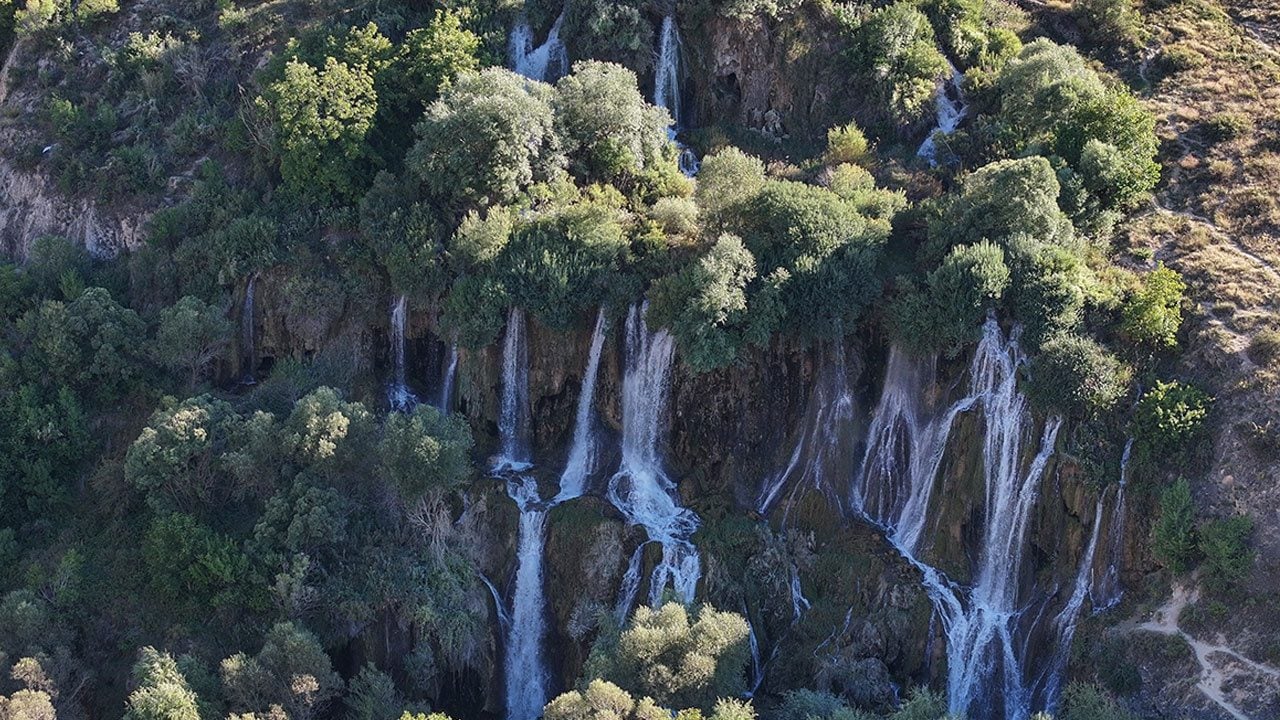 Foto - 38 tünelli Taş Yol’dan 600 metrelik Karanlık Kanyon’a! Medeniyetin izlerini taşıyan şehir: Erzincan