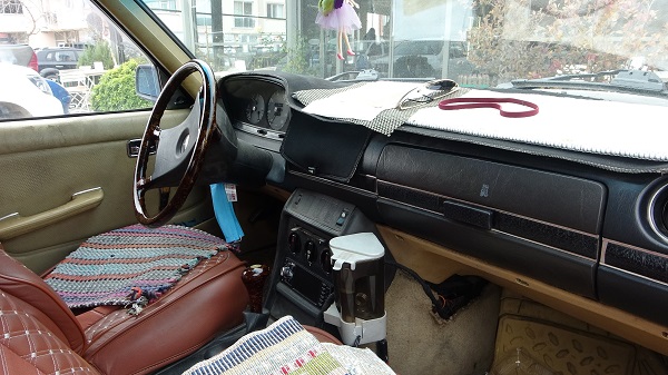 Foto - 38 yıldır aynı arabayı kullanıyor! 42 yıllık arabaya verilen rakam dudak uçuklattı