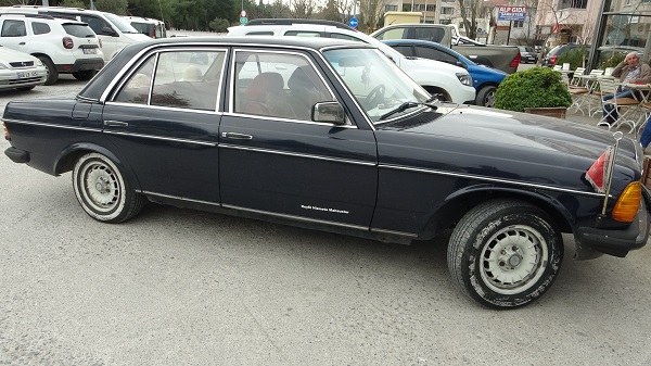 Foto - 38 yıldır aynı arabayı kullanıyor! 42 yıllık arabaya verilen rakam dudak uçuklattı