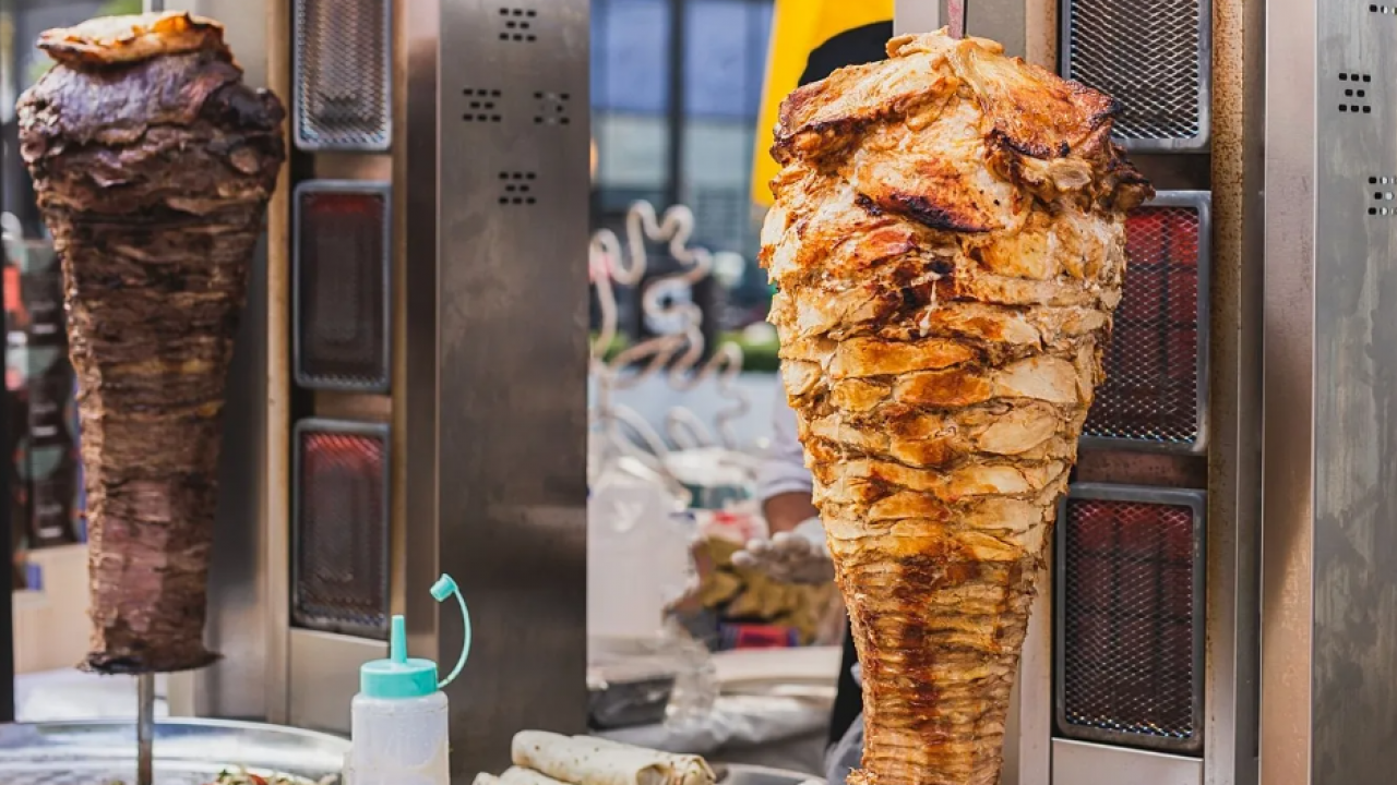 390 şubesi bulunuyor! Türkiye'nin ünlü dönercisi satışa çıkarıldı