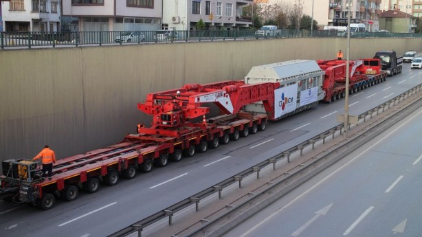 Foto - 395 tonluk araç 280 tekerlekli tırla taşındı