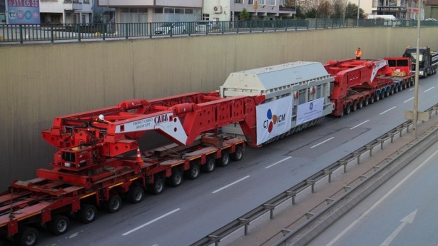 Foto - 395 tonluk araç 280 tekerlekli tırla taşındı