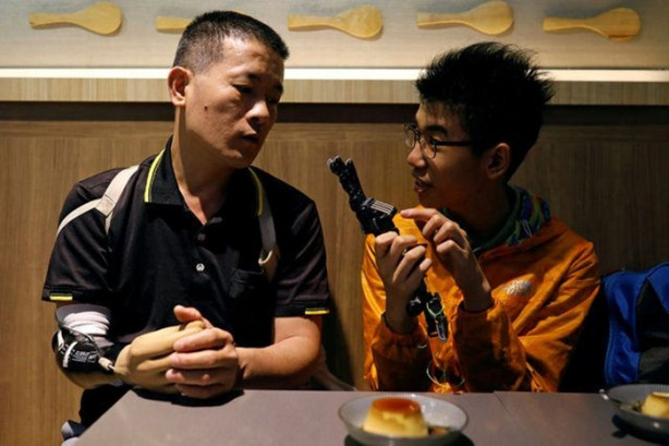 Foto - 3D yazıcıyla protez el yaptı