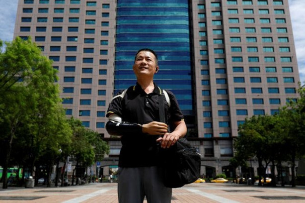  3D yazıcıyla protez el yaptı