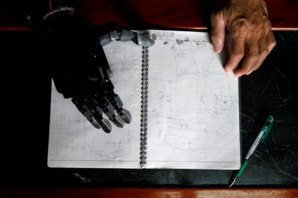 Foto - 3D yazıcıyla protez el yaptı