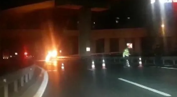 Foto - 3'ü bebek 8 kişinin bulunduğu araç küle döndü