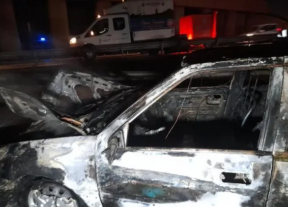 Foto - 3'ü bebek 8 kişinin bulunduğu araç küle döndü