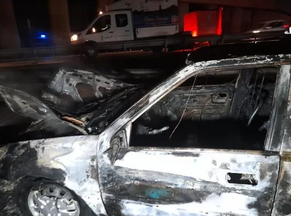 Foto - 3'ü bebek 8 kişinin bulunduğu araç küle döndü