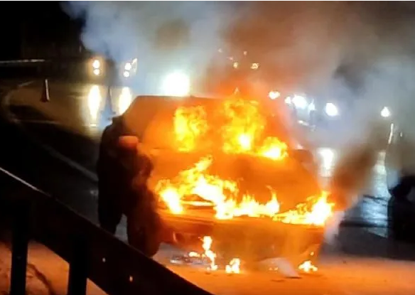 Foto - 3'ü bebek 8 kişinin bulunduğu araç küle döndü