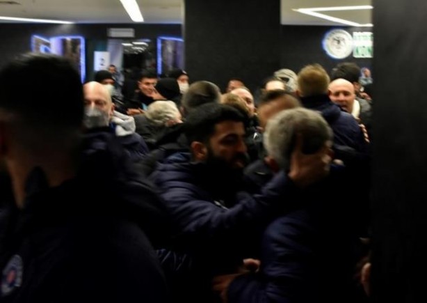 Foto - 4-4'lük maçın ardından koridorda kıyamet koptu! Konyaspor ile Kasımpaşalı futbolcular birbirine girdi