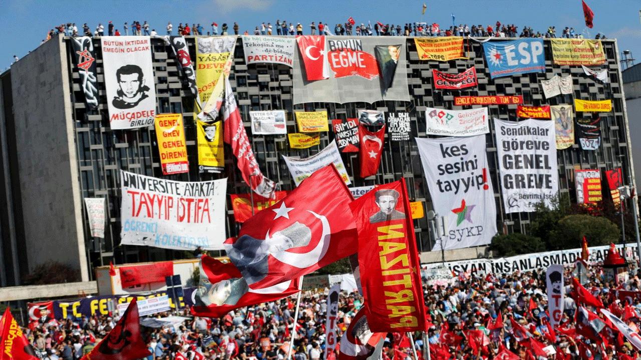 Foto - 4 ağaç için Taksim’i savaş alanına çeviren Çapulcular şimdi neredesiniz? İBB ağaç katliamı yapıyor…