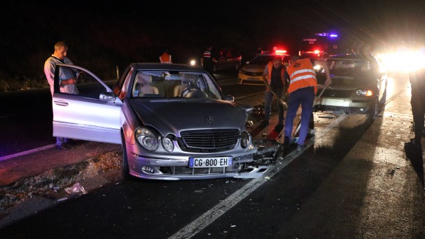 Foto - 4 aracın karıştığı zincirleme kaza: 7 yaralı