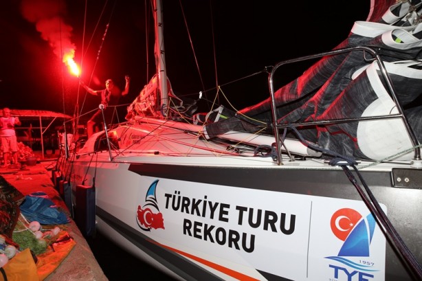 4 denizi bir yelkenli ile geçti! Türk’ün başarısı dünyaya örnek oldu