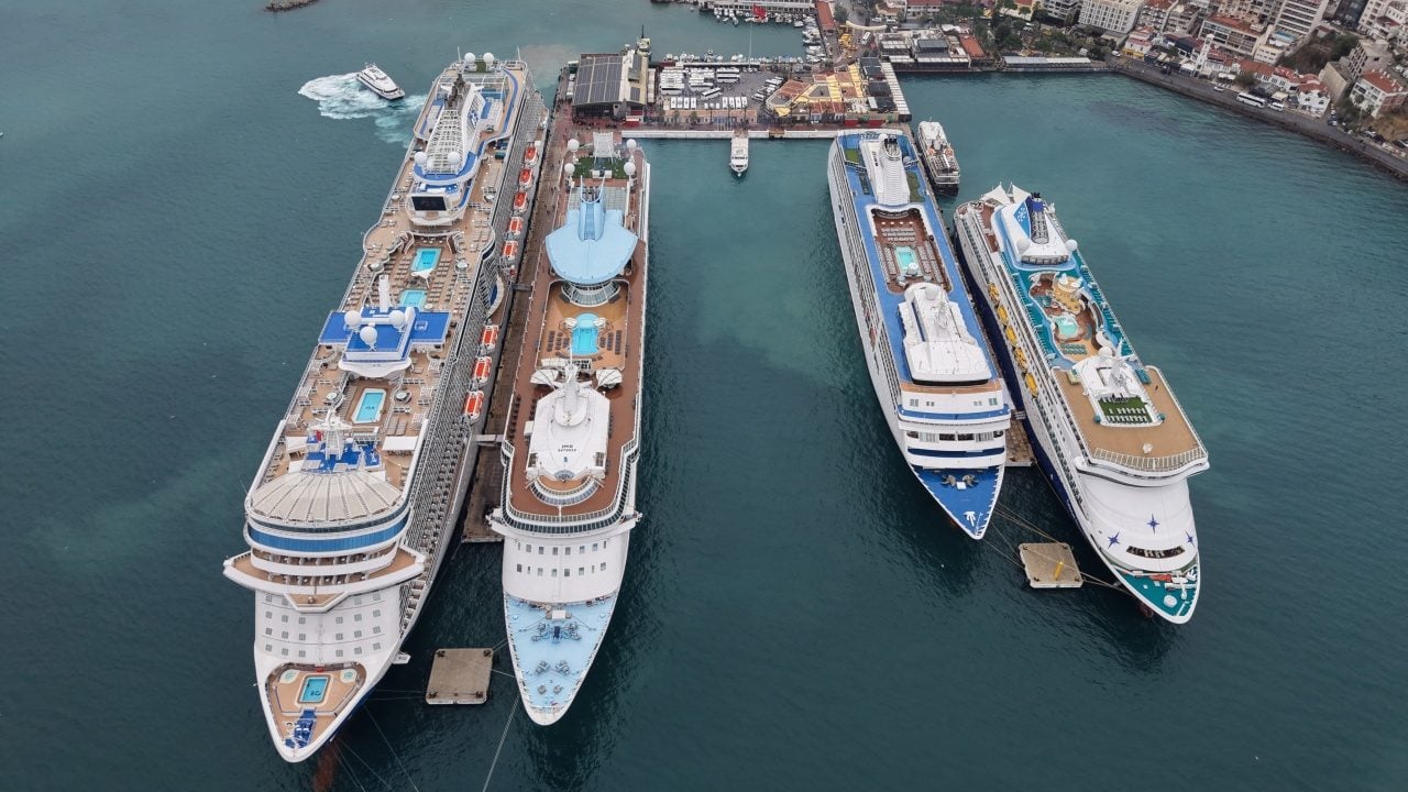 Foto - 4 gemiyle binlerce turist geldi! Esnaf bayram etti