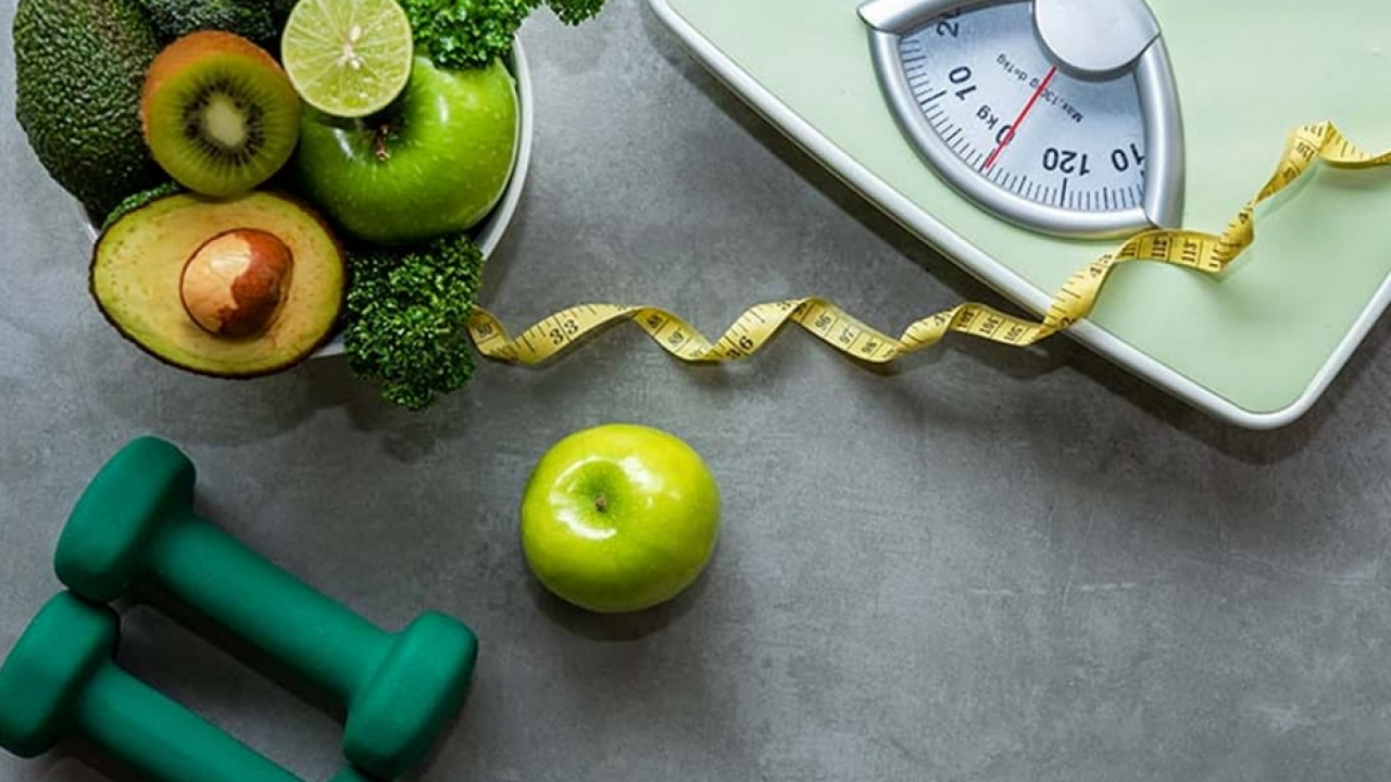 Foto - 4 hafta boyunca bardak bardak için: Bardağı resmen iğne ipliğe döndürüyor: Göbeği tığ gibi inceltiyor!