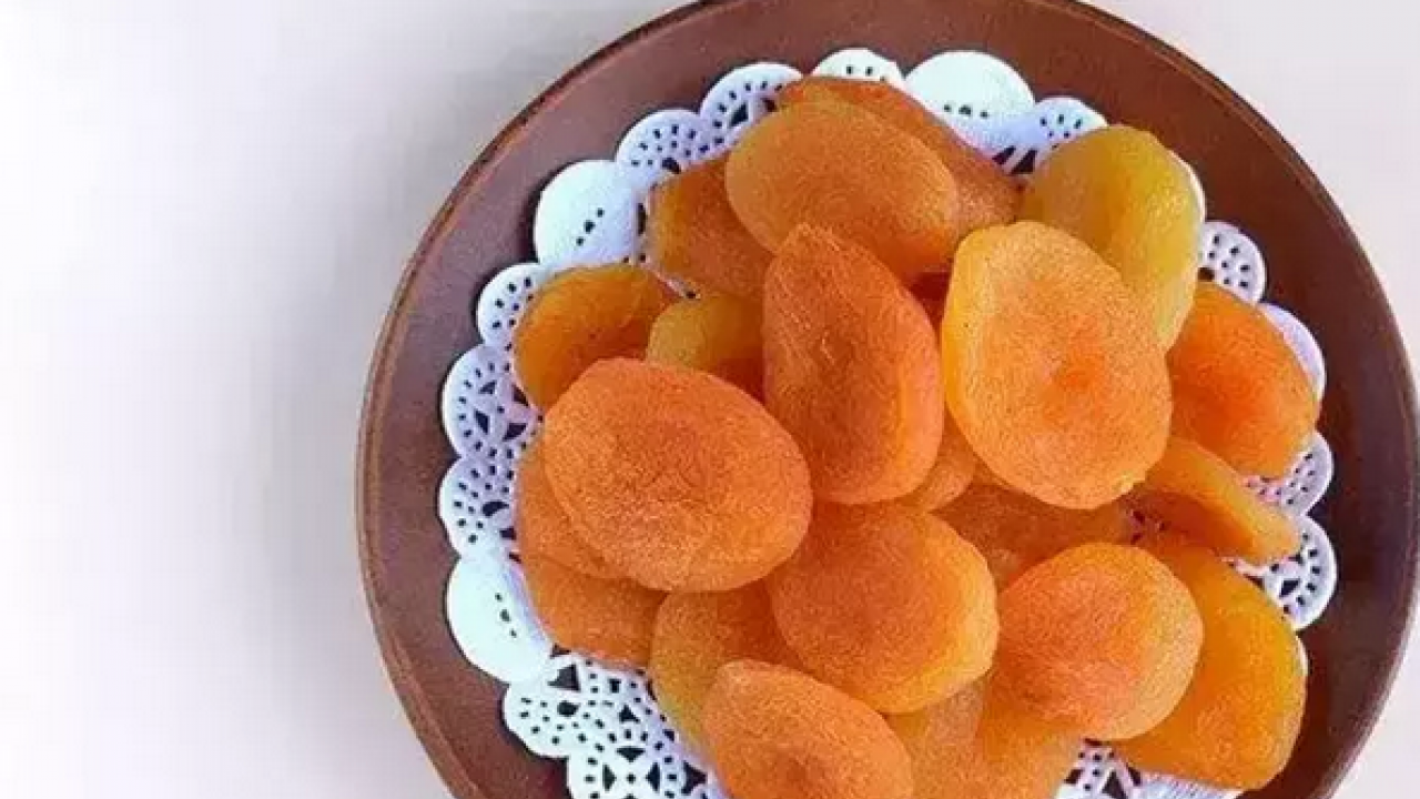 Foto - 4 hafta boyunca bardak bardak için: Bardağı resmen iğne ipliğe döndürüyor: Göbeği tığ gibi inceltiyor!