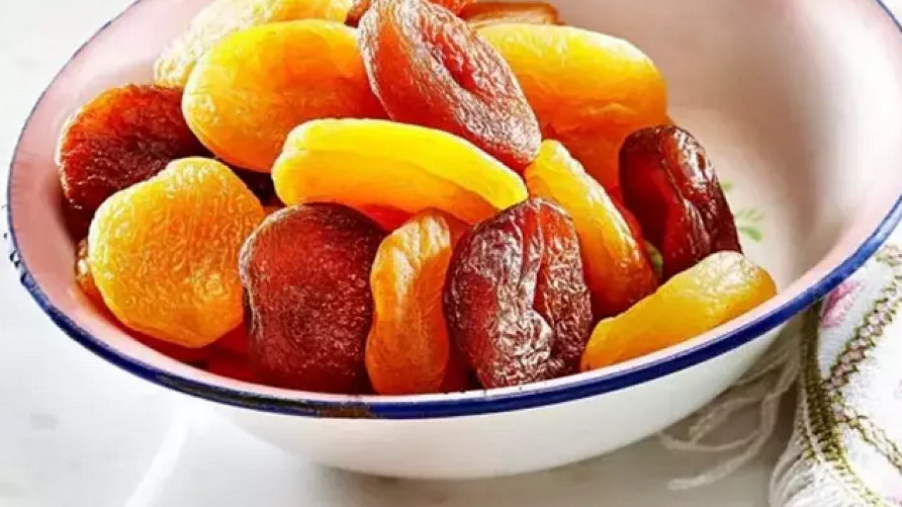 Foto - 4 hafta boyunca bardak bardak için: Bardağı resmen iğne ipliğe döndürüyor: Göbeği tığ gibi inceltiyor!