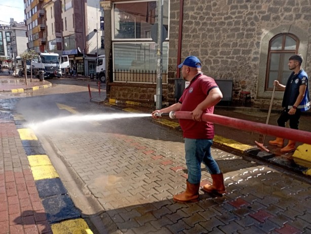 Foto - 4 ilçede etkili olan selin izleri siliniyor