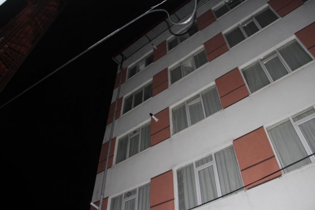 Foto - 4. kattan atladı, ağır yaralandı