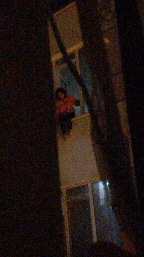 4. kattan atladı, ağır yaralandı