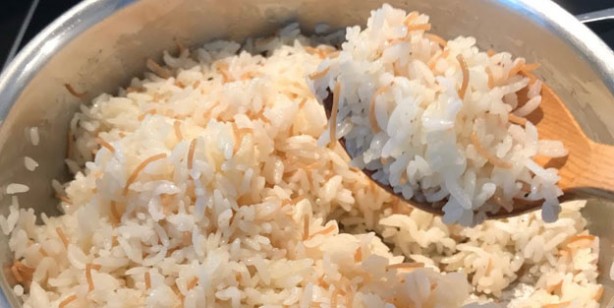 Foto - 4 kişilik pilav tarifi nasıl yapılır? Tam ölçülü pirinç pilavı tarifi 