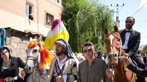 Foto - 4 saatlik takı töreni! İnanılmaz rakam