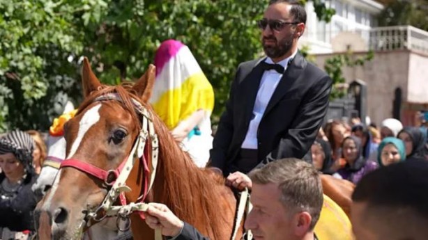 Foto - 4 saatlik takı töreni! İnanılmaz rakam