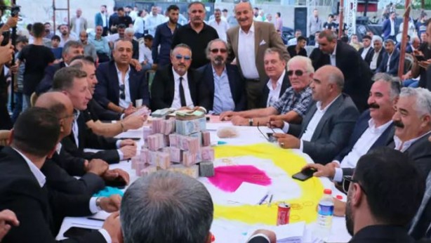 Foto - 4 saatlik takı töreni! İnanılmaz rakam