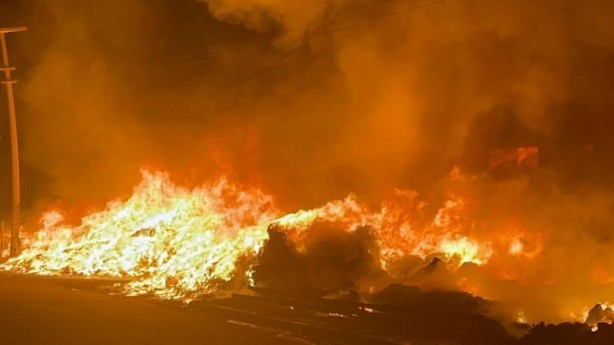 Foto - 4 saatte söndürülebildi! Niğde'de plastik geri dönüşüm tesisinde korkutan yangın