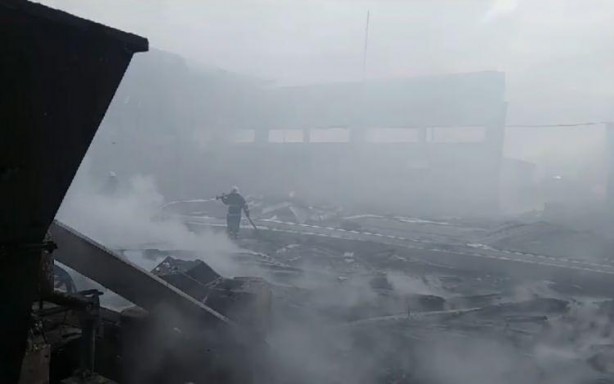 Foto - 4 saatte söndürülebildi! Niğde'de plastik geri dönüşüm tesisinde korkutan yangın