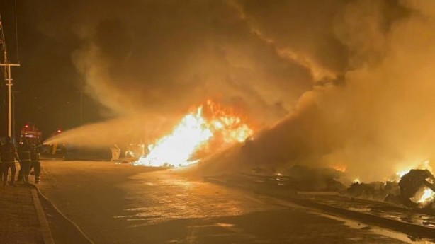 Foto - 4 saatte söndürülebildi! Niğde'de plastik geri dönüşüm tesisinde korkutan yangın