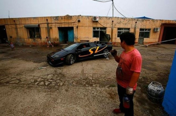  4 sene uğraşıp Lamborghini yaptılar!
