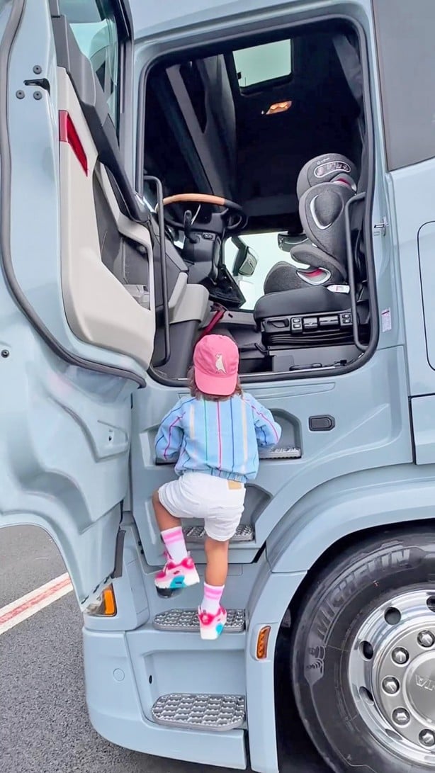Foto - 4 yaşında ama TIR kulanıyor